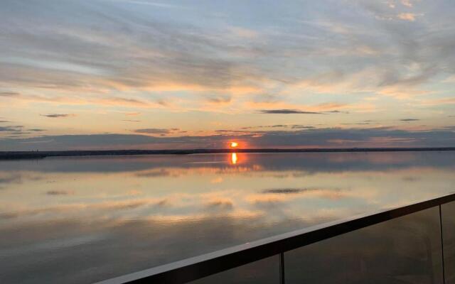 Apartment Sunset Lake View