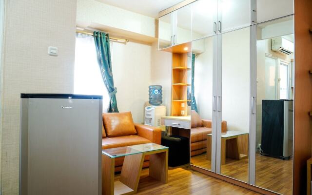 Furnished Studio with Comfortable Design Green Pramuka Apartment