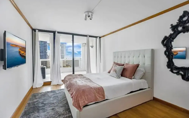 Stunning Balcony Views 4 Bedroom