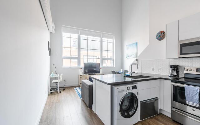 2BR 2 STOREY LOFT. Free Parking.Gym