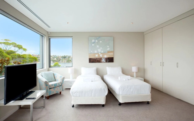 Luxurious waterfront (ifr698)