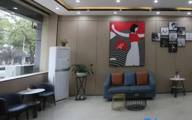 Junyi Chain Hotel (Linzhou Xinglin Road People's Square)