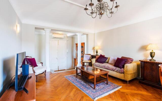 LUNG ARNO AP4300 By Riviera Holiday Homes