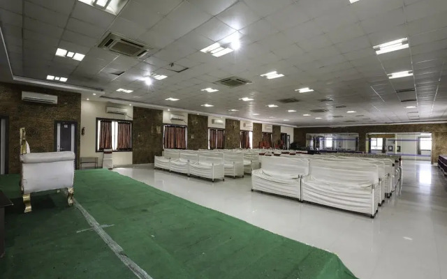 OYO 16083 Athidi Grand