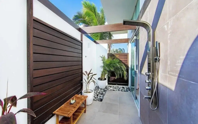 New Seaside Vacation Villa With Hotel Amenities v9