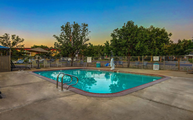 Motel 6 Red Bluff, CA