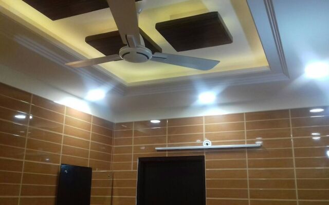 Posh, Nice Foreigner Area Lajpat Ngar Luxury Room