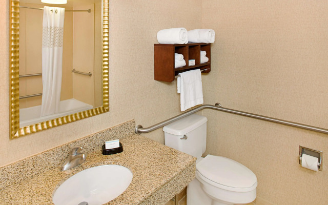 Hampton Inn by Hilton Philadelphia / Willow Grove