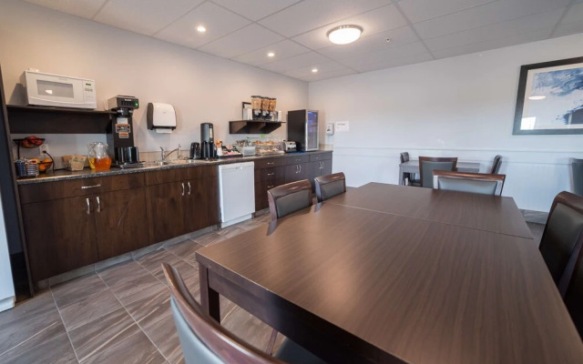 R & R Lakeview in Hardisty