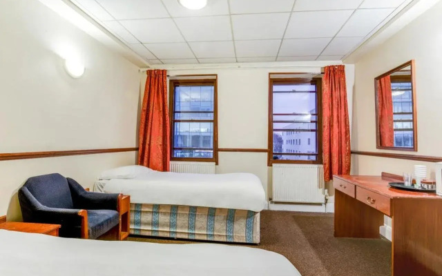 OYO VII Hotel & Indian Restaurant