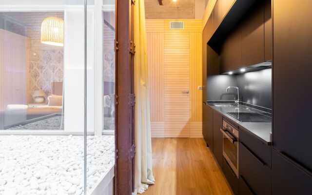 Triana Acacias by Valcambre