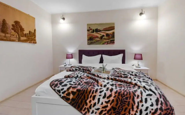 Piata Sfatului Studio