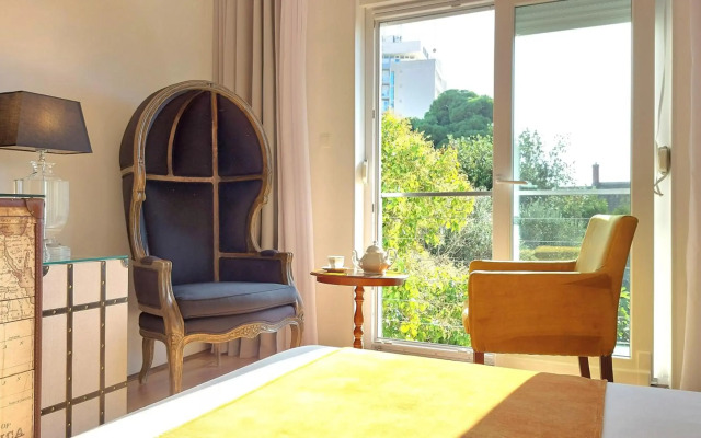 Refresh Boutique Apartments