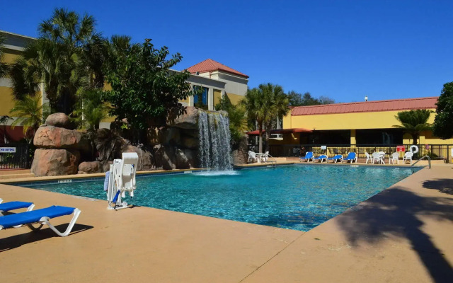 Opal Hotel & Suites