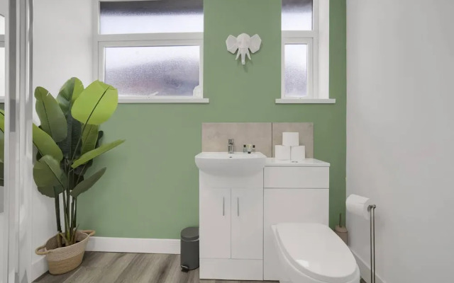 Stylish Modern Apartment - Free Parking - W