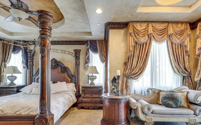 Grand 9,000-sq-ft Estate! Luxurious Socal Getaway