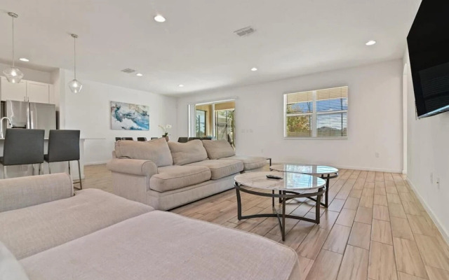 Beautiful Spacious House By Disney