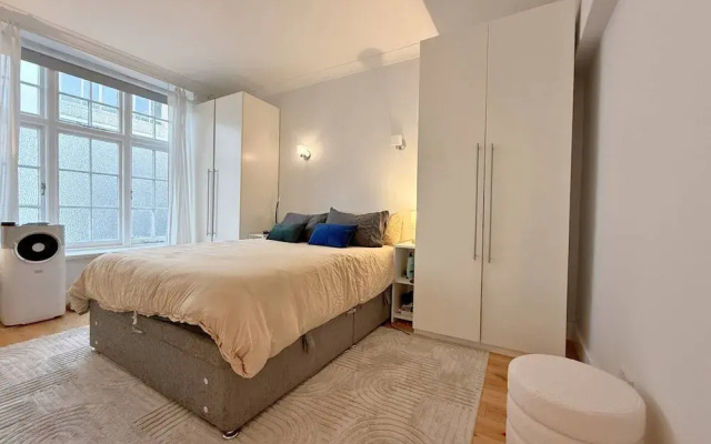Cosy Mayfair Hideout on Prestigious Street