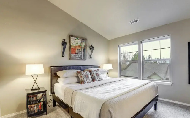 Walk to Mcmenamins Edgefield: Inviting Townhome!