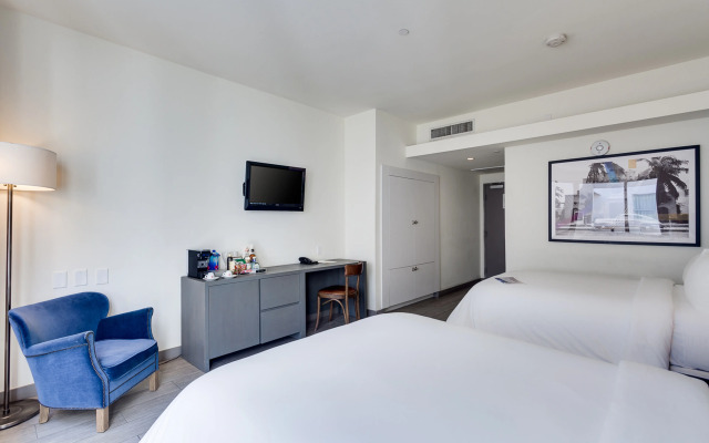 Clinton Hotel South Beach