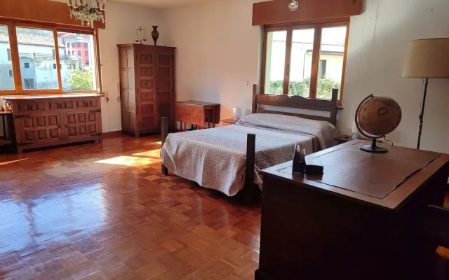 Charming 6-bed Chalet in Llanes