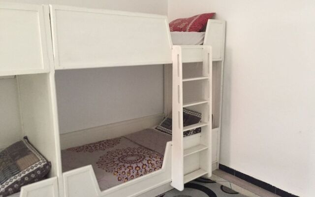 Cozy White House - Hostel