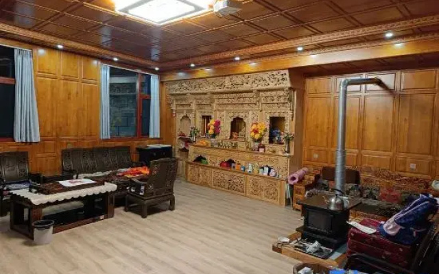 Rulian Chinese Inn Homestay (Dukezong Ancient City)