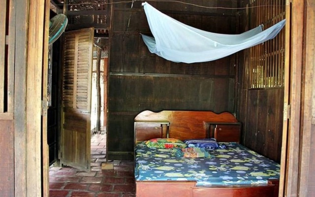 Peaceful Homestay in the Middle of Fruit Garden - Room With Public Restroom – Outside – Ben Tre