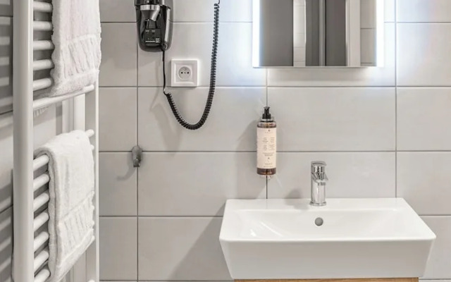 Theatre 9 Apartment by Adrez Living