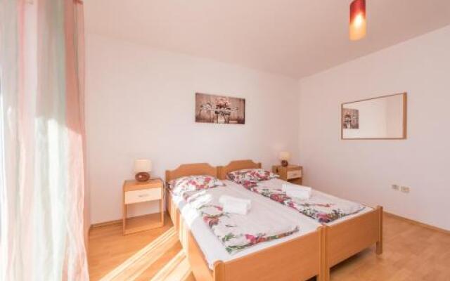 Six-Bedroom Holiday Home in Bibinje