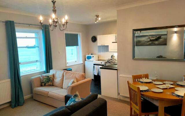 Sunrise View - Beachfront Apartment, Weymouth