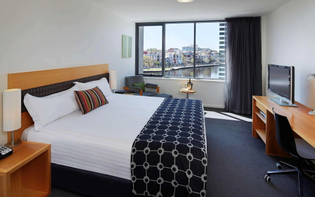 East Perth Suites Hotel – Guest Rooms – Perth