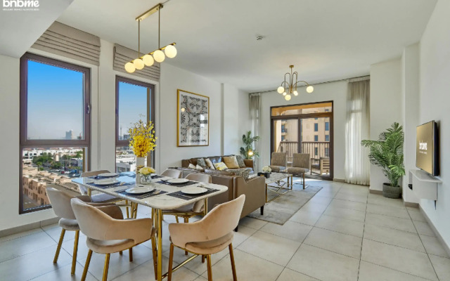 Elegant Pool View 2BR Apartment