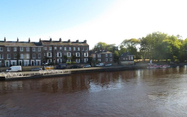 3 Emperors Wharf with Stunning River Views