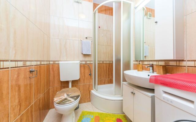 Close to Znjan Beach, Spacious Studio With Balcony