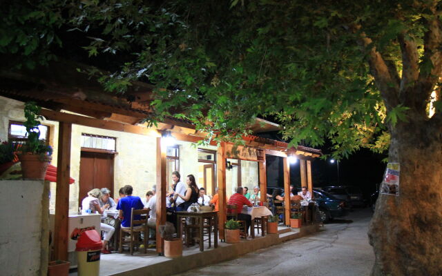 Agarathos Traditional Rooms