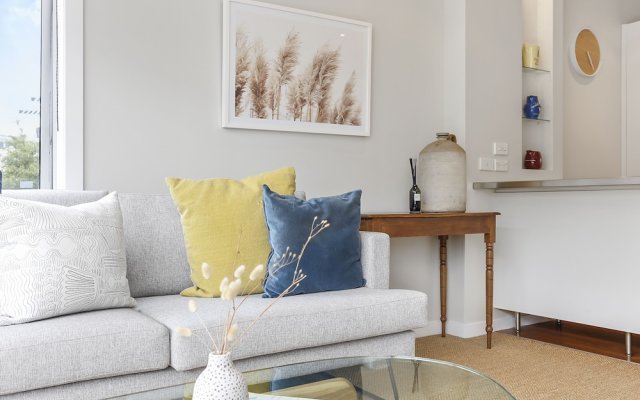 Wondrously Spacious 2 bdrm in Fantastic Location by Urban Butler – Guest Rooms – Auckland