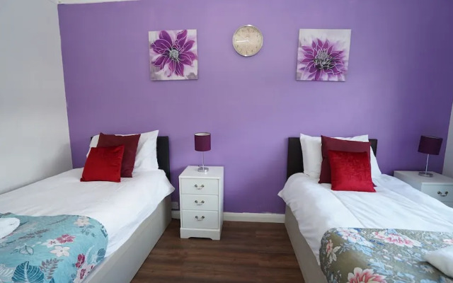 Spacious 3BR House Sleeps 6