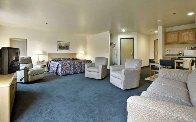 Super 8 by Wyndham Ava