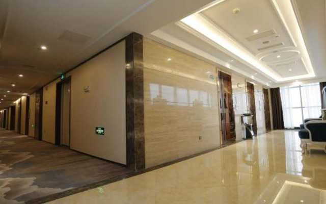 Vienna International Hotel (Mount Emei Crystal Plaza Hotel)