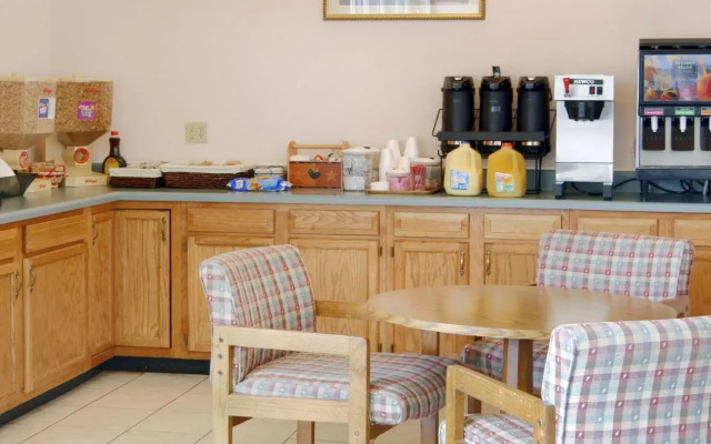 Knights Inn - Dillard