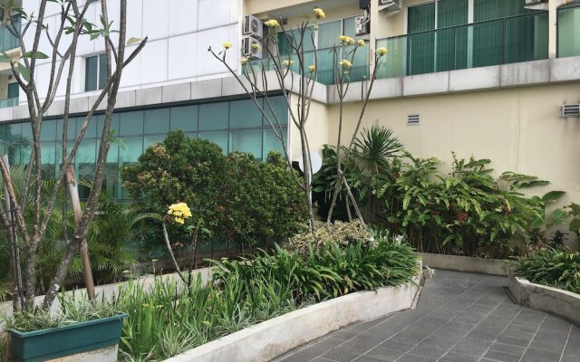 Exquisite 2BR Apartment at Tamansari La Grande near BIP