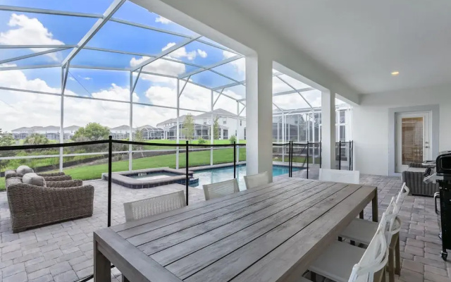 Contemporary Home w/ Private Pool& Spa!