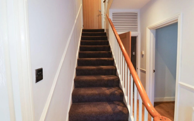 11 Magdalene Road