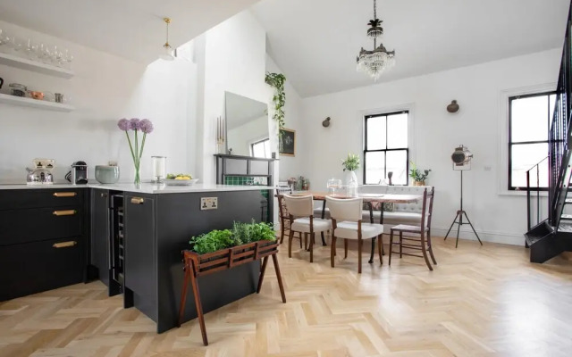 Macfarlane Road II by Onefinestay