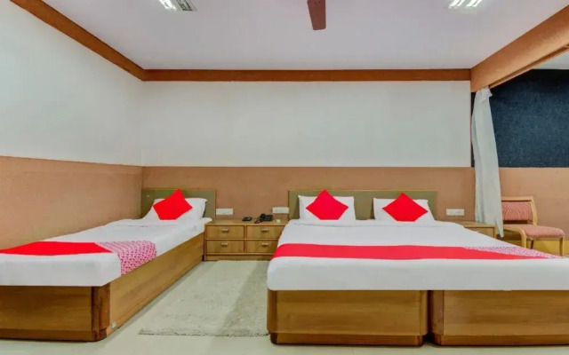 OYO 1327 Inchara Hotel