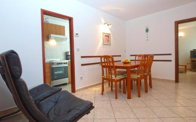 Apartment Alma 1600