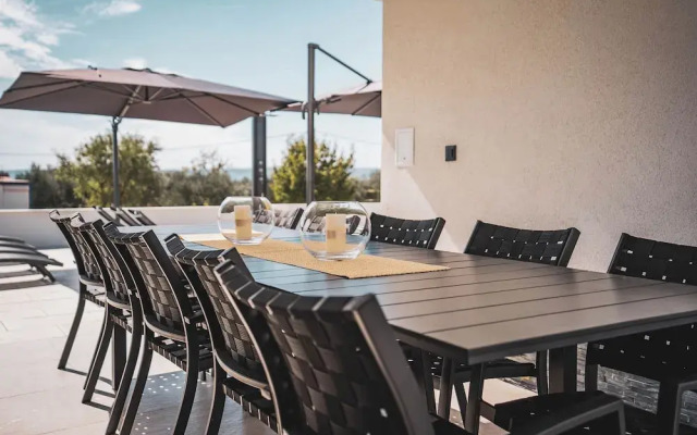 Villa Just be Happy by Trawelltopia