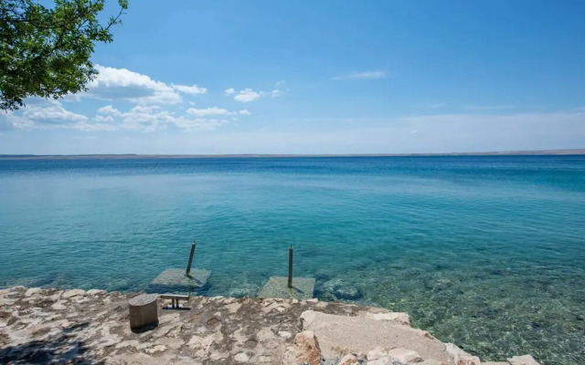 Soothing Holiday Home in Starigrad near Sea