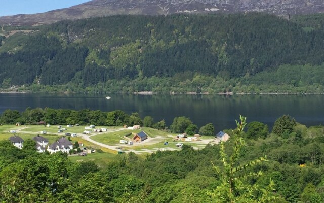 Lodges on Loch Ness